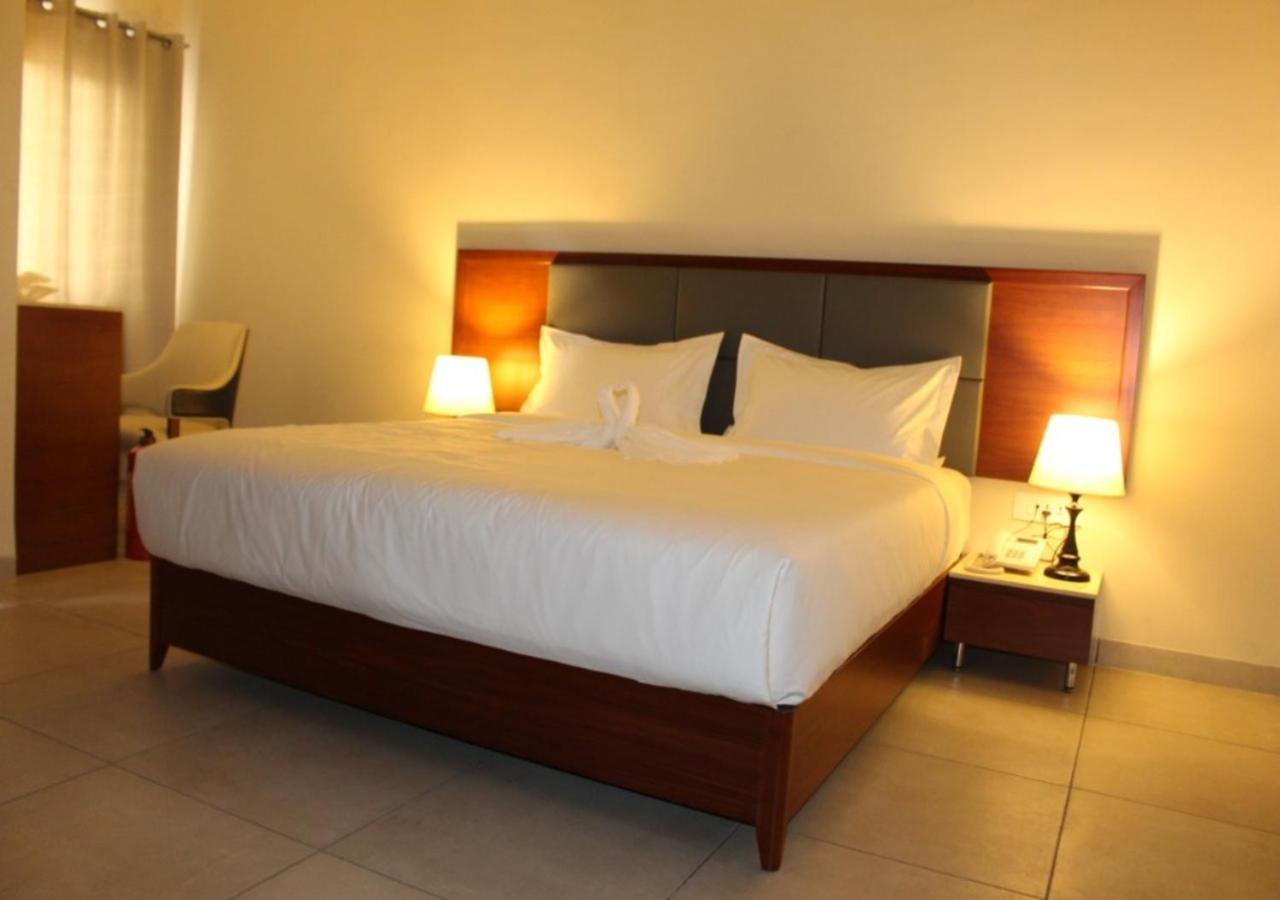 Ixoras Hotel คินชาซา ภายนอก รูปภาพ