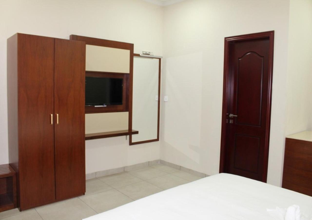 Ixoras Hotel คินชาซา ภายนอก รูปภาพ