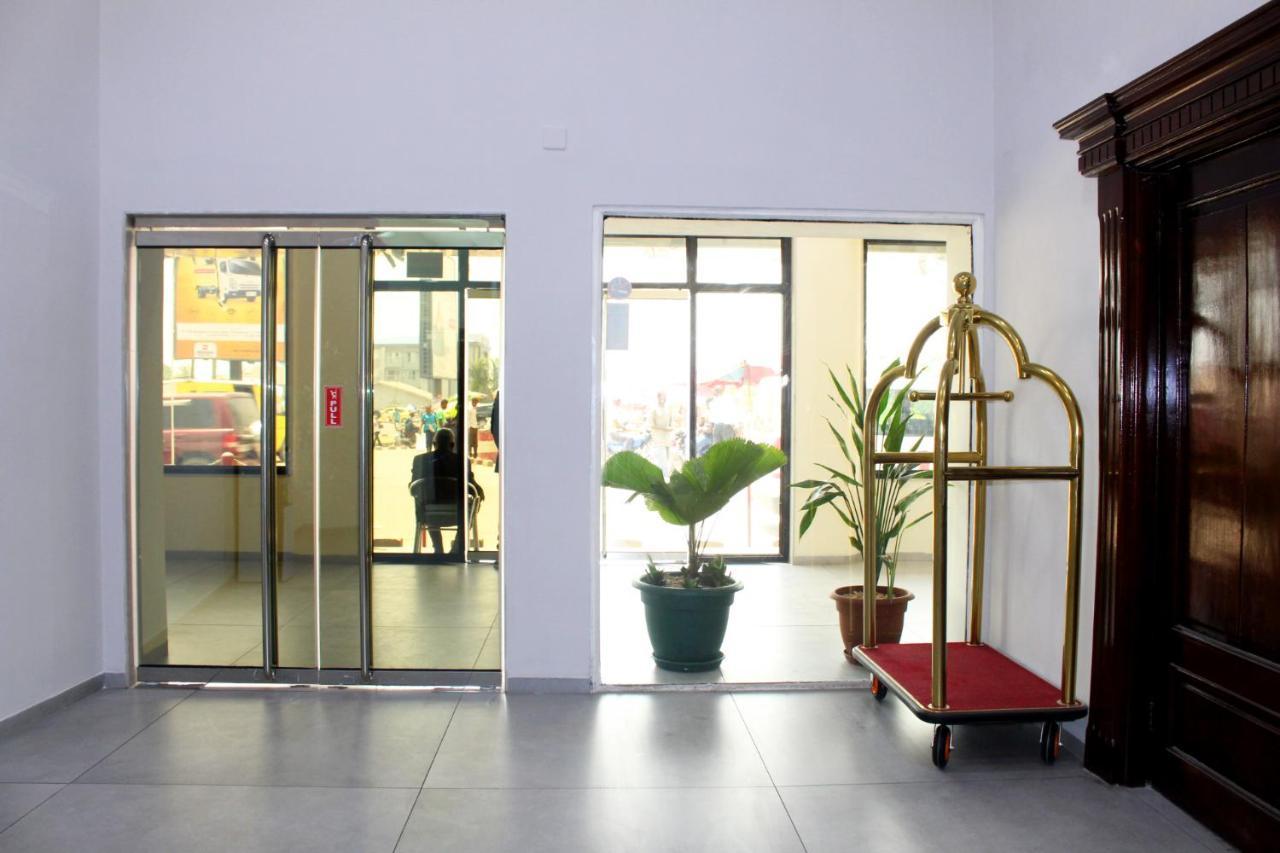 Ixoras Hotel คินชาซา ภายนอก รูปภาพ