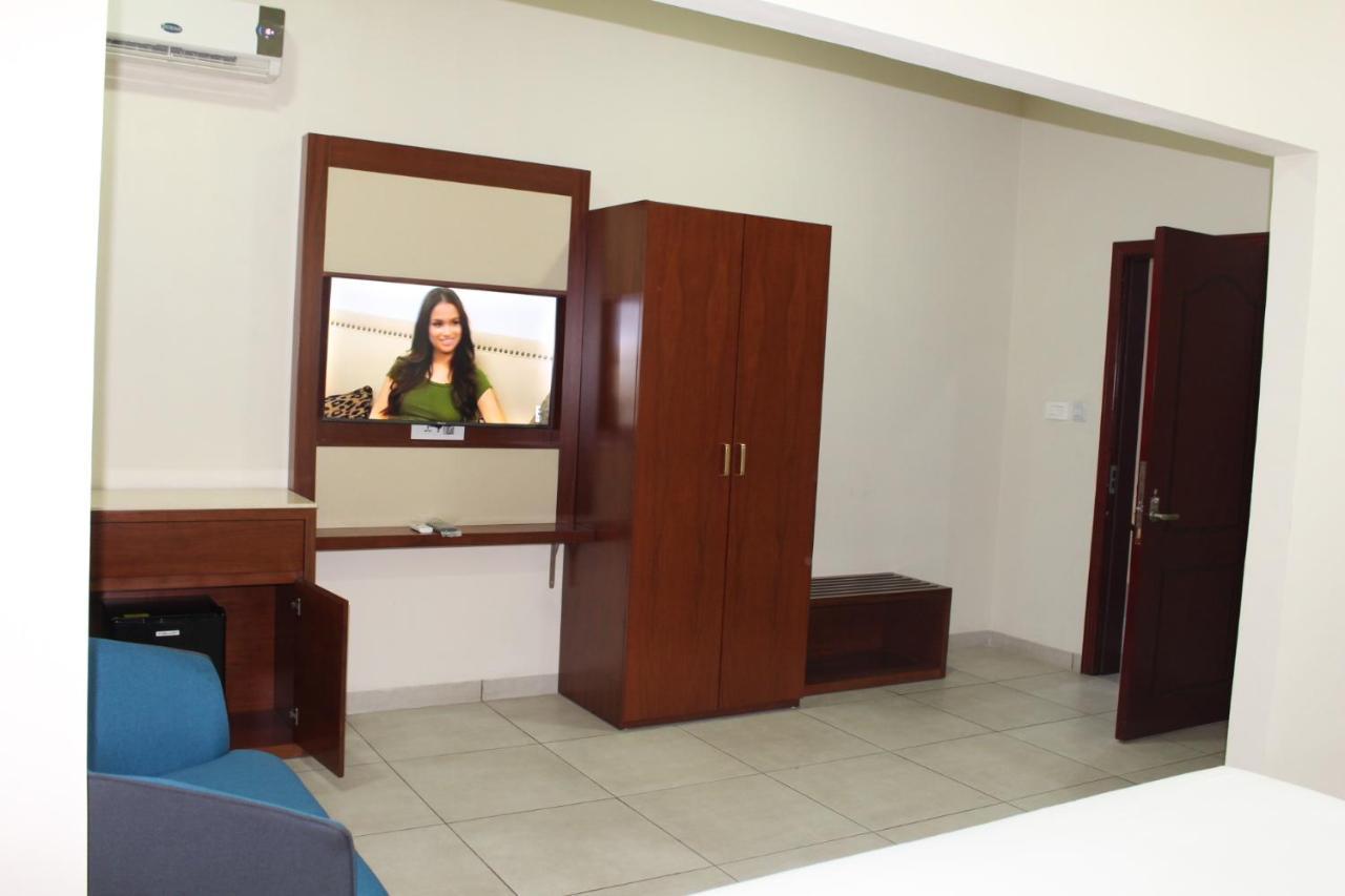 Ixoras Hotel คินชาซา ภายนอก รูปภาพ