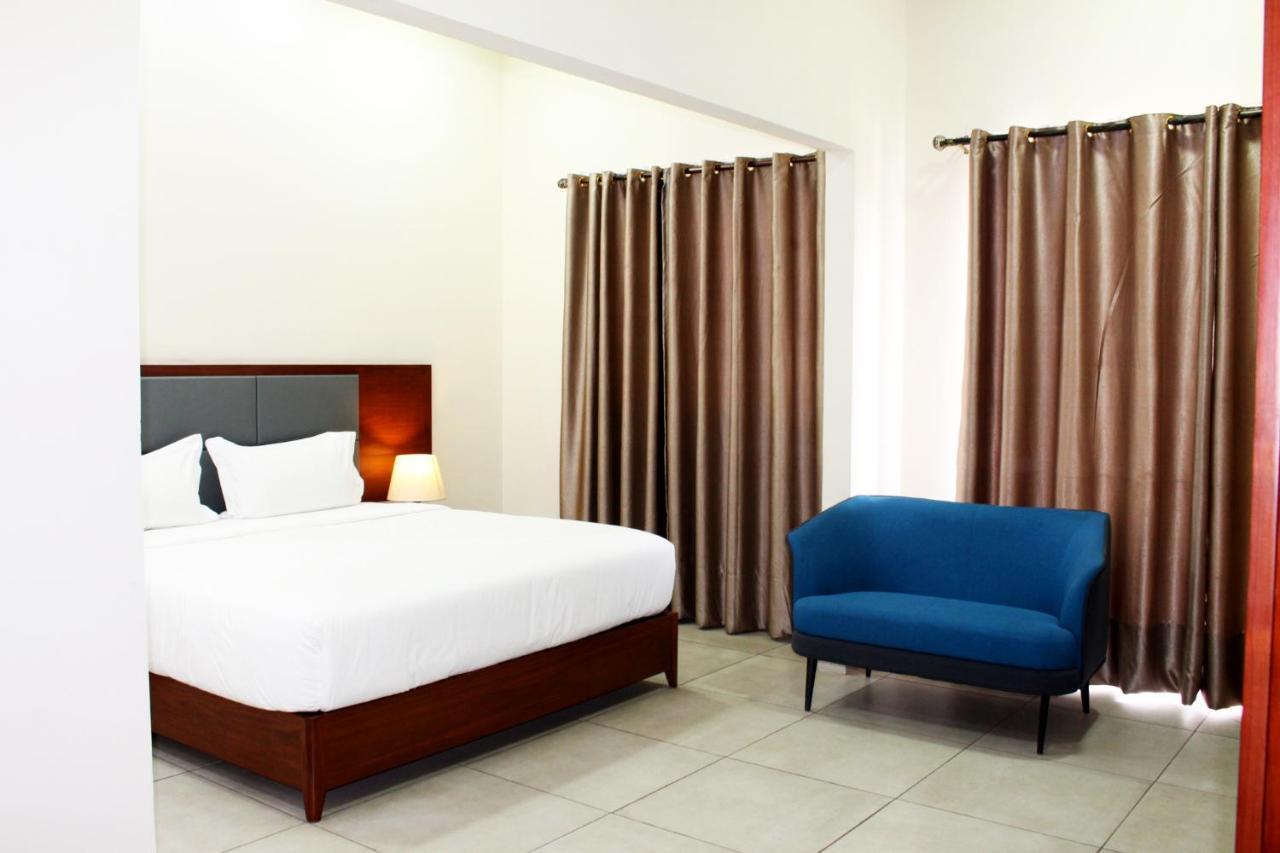 Ixoras Hotel คินชาซา ภายนอก รูปภาพ