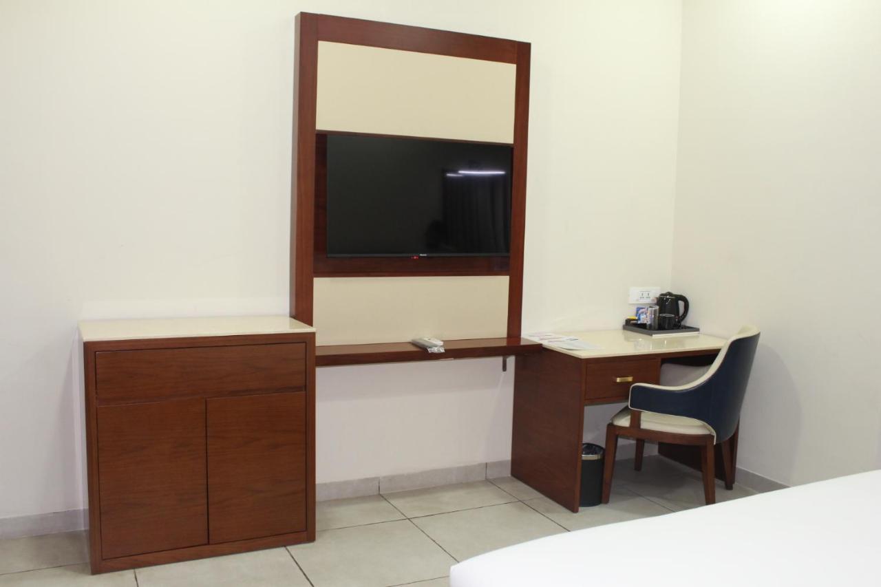 Ixoras Hotel คินชาซา ภายนอก รูปภาพ