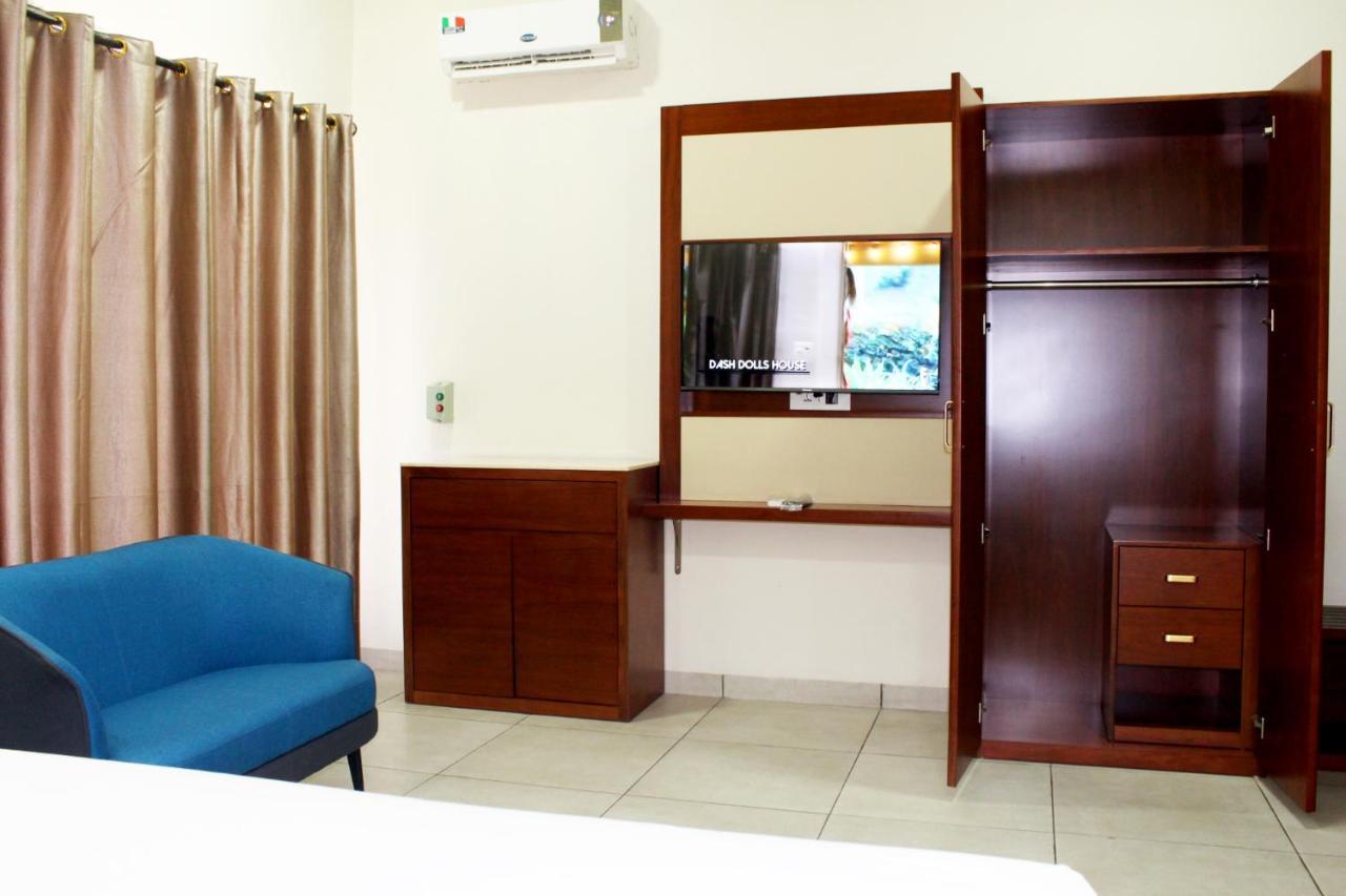 Ixoras Hotel คินชาซา ภายนอก รูปภาพ
