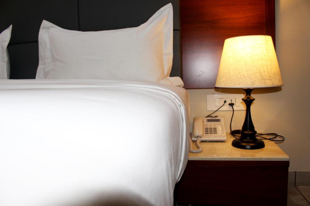 Ixoras Hotel คินชาซา ภายนอก รูปภาพ