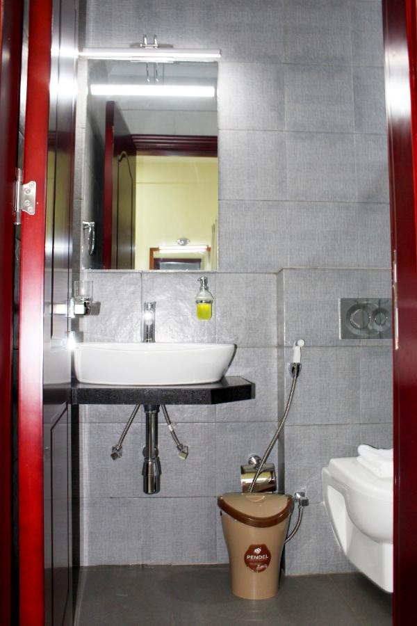Ixoras Hotel คินชาซา ภายนอก รูปภาพ