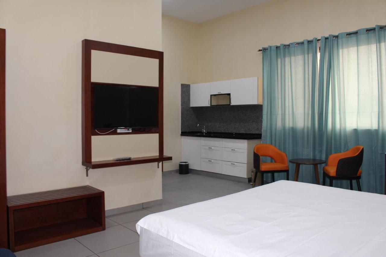 Ixoras Hotel คินชาซา ภายนอก รูปภาพ