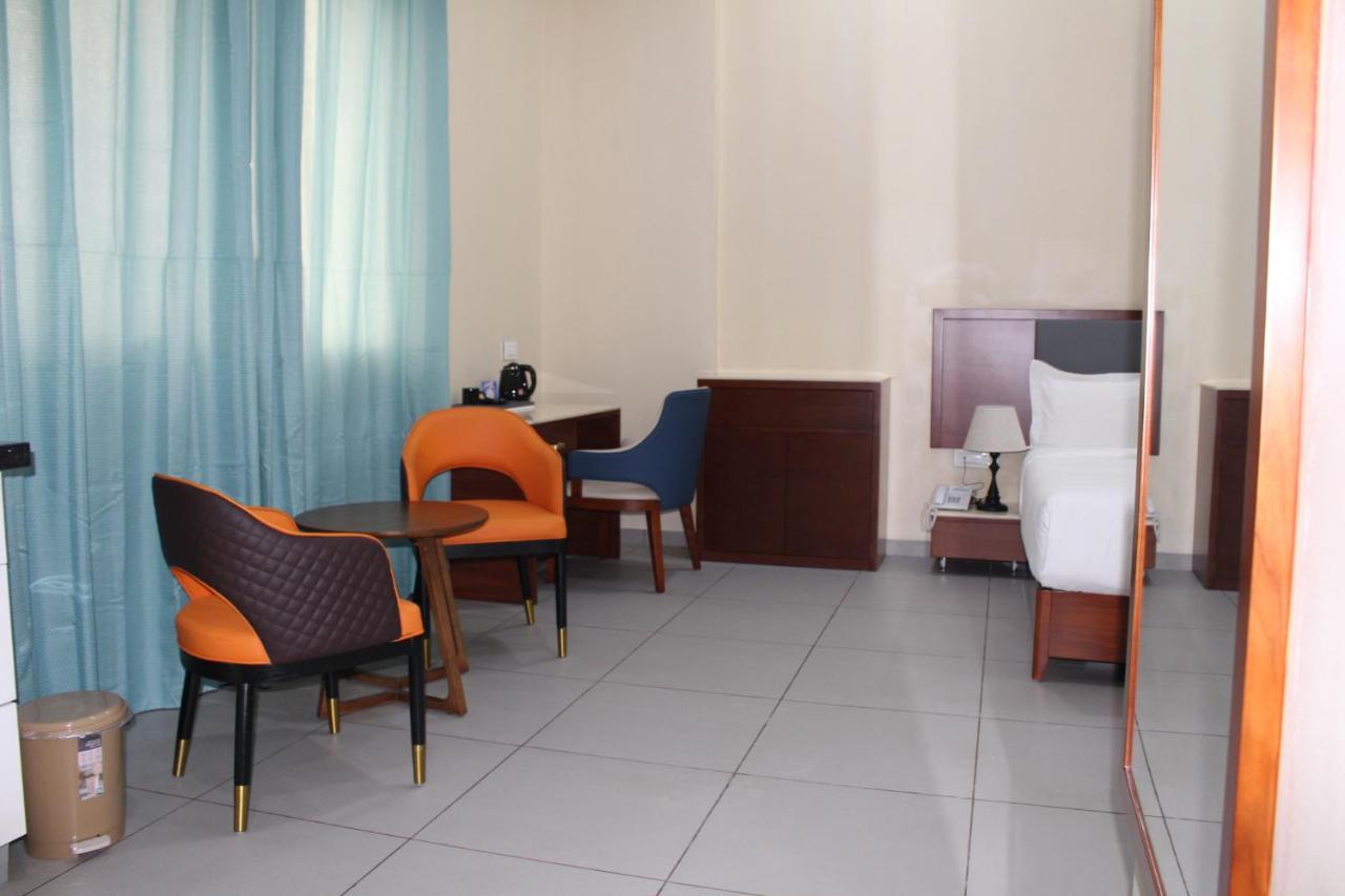 Ixoras Hotel คินชาซา ภายนอก รูปภาพ