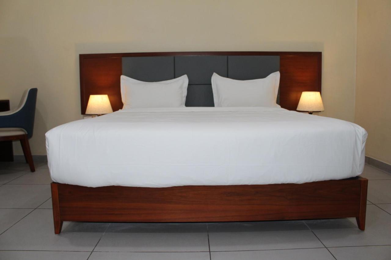 Ixoras Hotel คินชาซา ภายนอก รูปภาพ