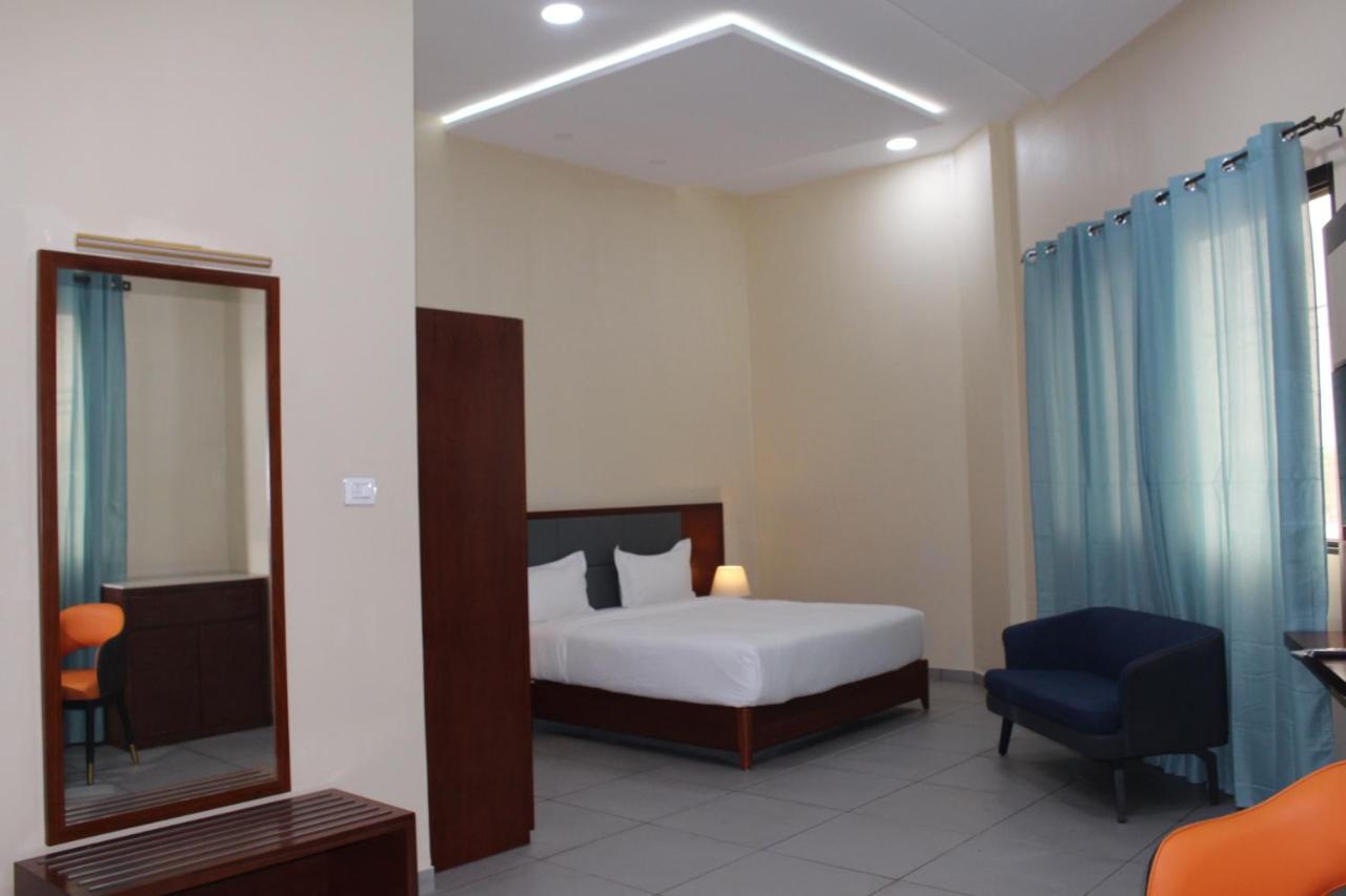 Ixoras Hotel คินชาซา ภายนอก รูปภาพ
