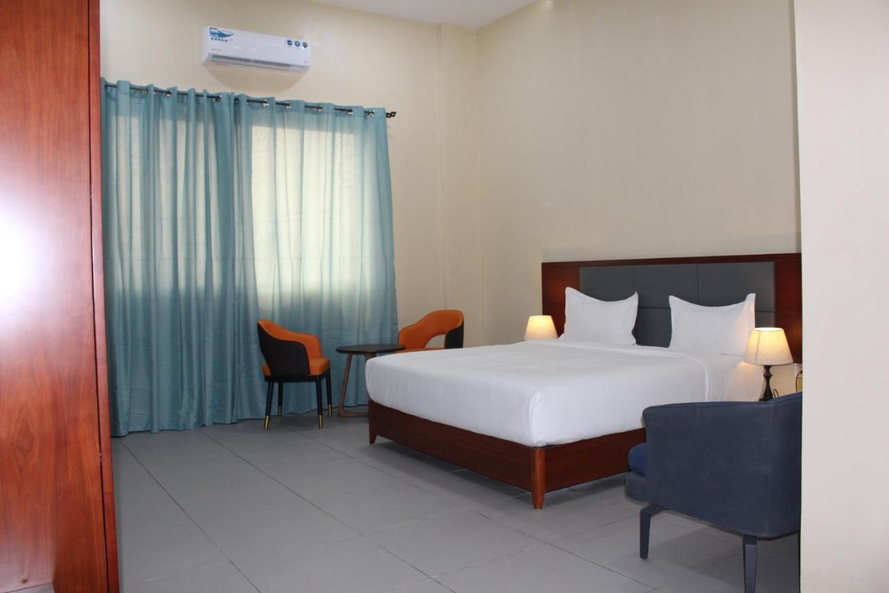 Ixoras Hotel คินชาซา ภายนอก รูปภาพ