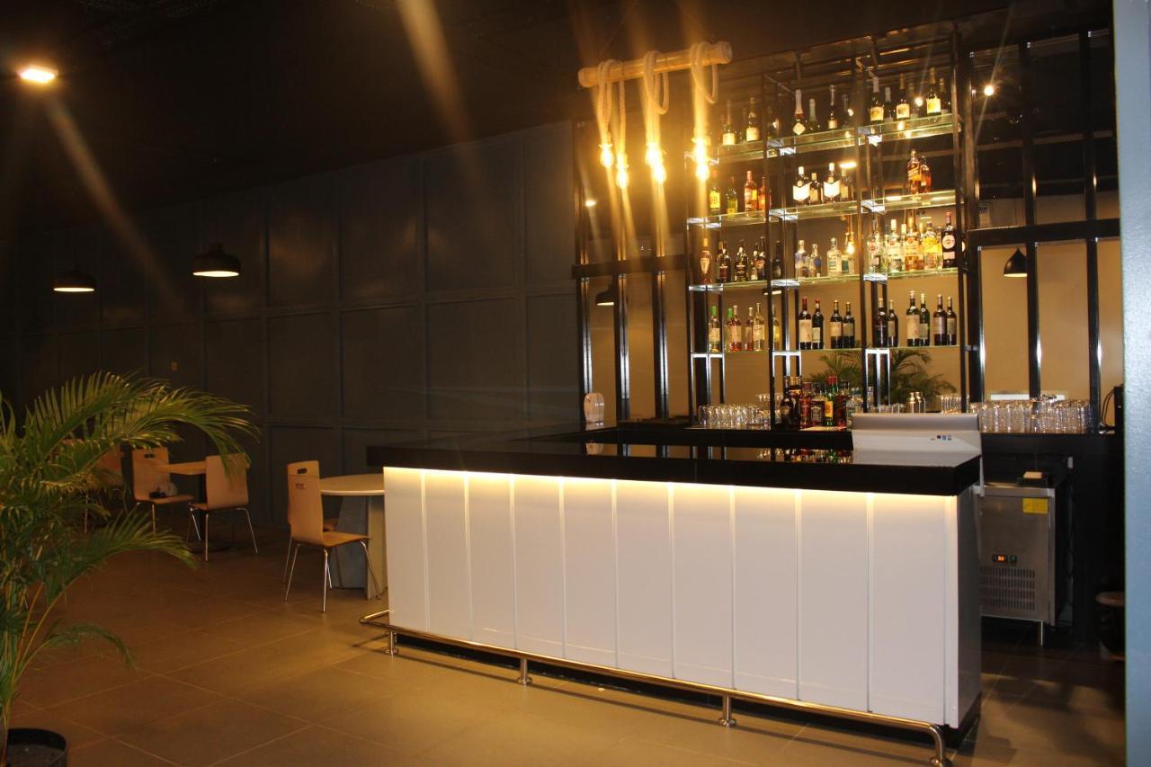 Ixoras Hotel คินชาซา ภายนอก รูปภาพ