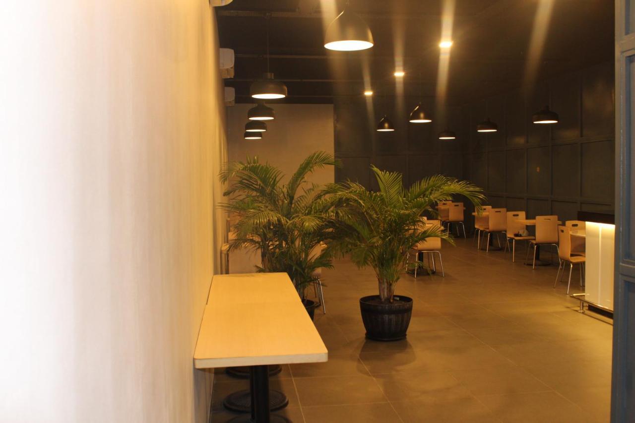 Ixoras Hotel คินชาซา ภายนอก รูปภาพ